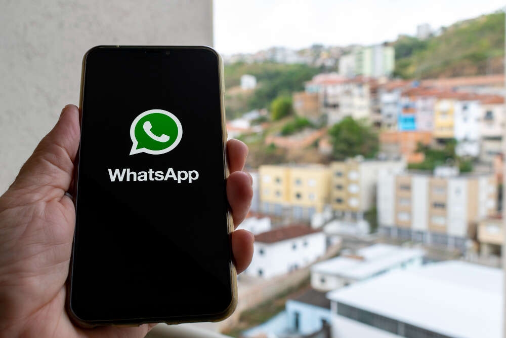 Logo WhatsApp avec invitation à contacter Appel Xpr pour des réservations personnalisées.